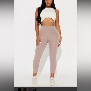 🩷 3/$18 NWT Fashion nova the best stretch active Capri legging mocha beige cream